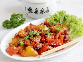 Салат с курицей и соусом хойсин по‑китайски