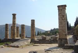 Храм Аполлона в Дельфи