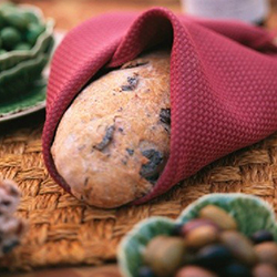  Хлеб с панчеттой, оливками и маслинами
