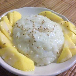 Khao Niao Mak Muang (Каo Ньеу Ма Муанг) — сладкий рис с мякотью манго