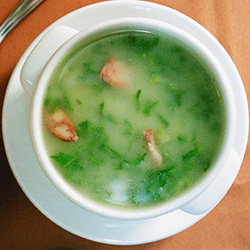 Кальдо-верде (густой суп из картофеля и капусты)