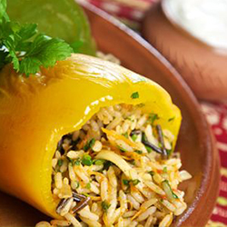 Перец фаршированный овощами и рисом