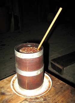 Тонбa – местный самогон, сделанный из проса или бамбук