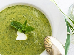 Зеленый суп-пюре из стручковой фасоли с сыром