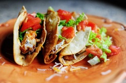 Tacos (такос) — кукурузные трубочки с мясом