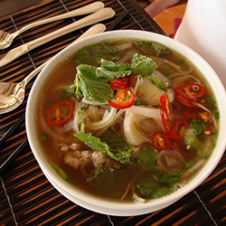 Вьетнамский суп Фо с курицей