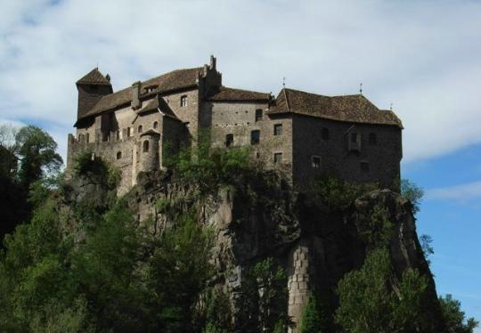Замок Кастелло Ронколо