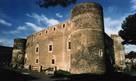 Замок Кастелло Урсино 